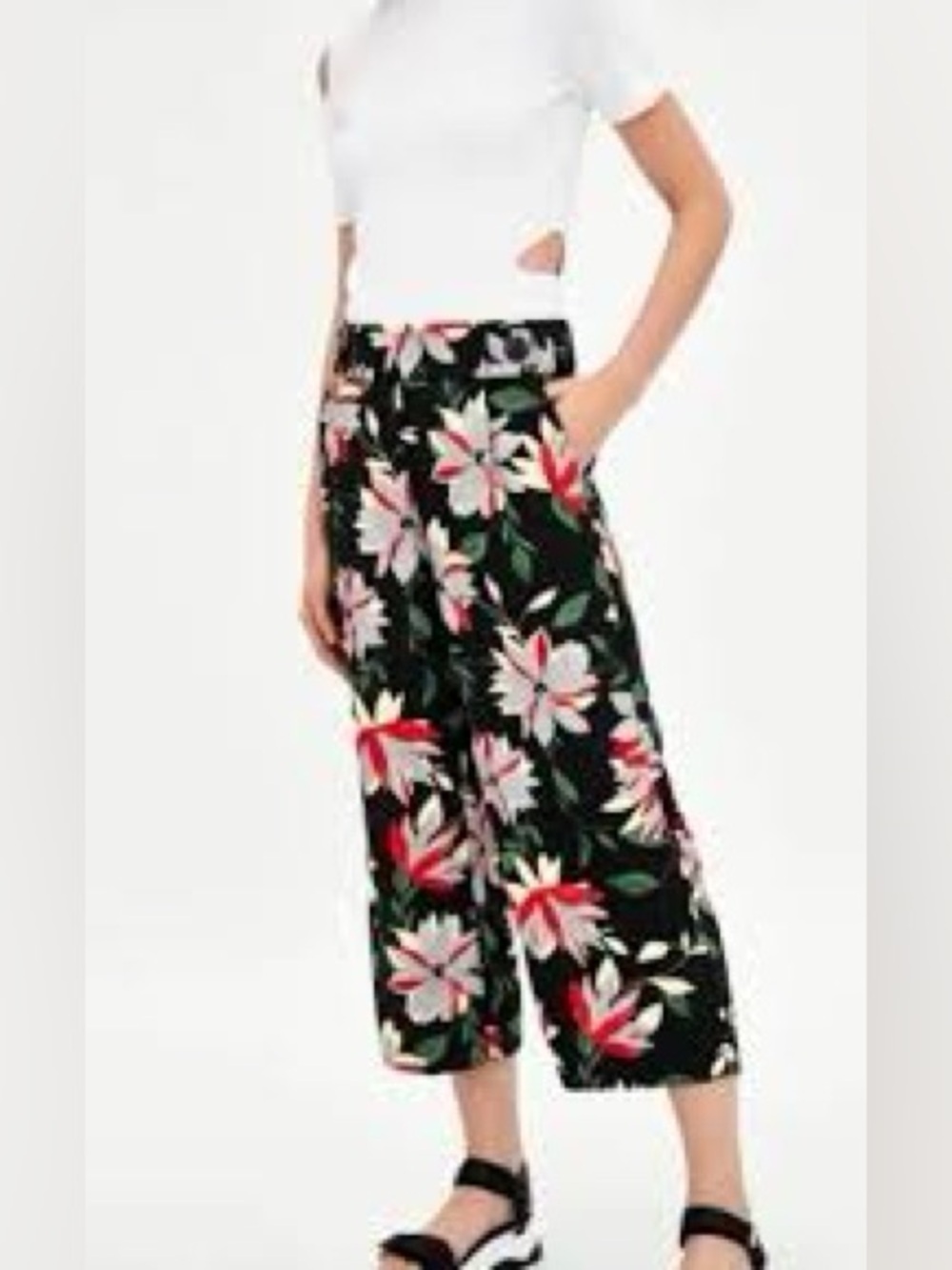 ZARA TRF Black & Pink Floral Wide Leg Cropped Pants XS